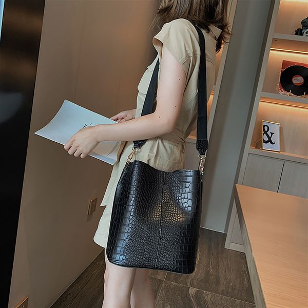 3w#retro alligator bucket bags women crocodile pattern handbag capacity casual crocodile shoulder messenger bags ladies pu purse
3w#retro alligator bucket bags women crocodile pattern handbag capacity casual crocodile shoulder messenger bags ladies pu purse