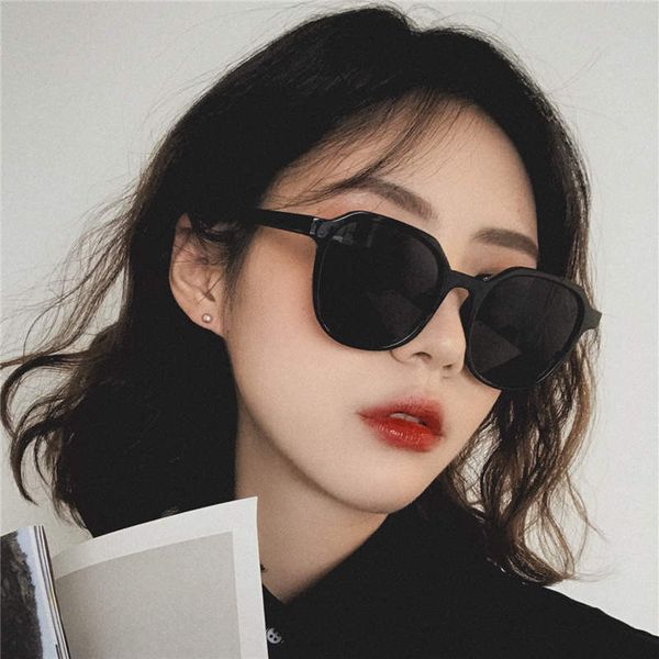 2020 european trend sunglasses ladies big frame sunglasses fashion personality cut edge gradient korean version of marine glass1, White;black 
2020 european trend sunglasses ladies big frame sunglasses fashion personality cut edge gradient korean version of marine glass1, White;black