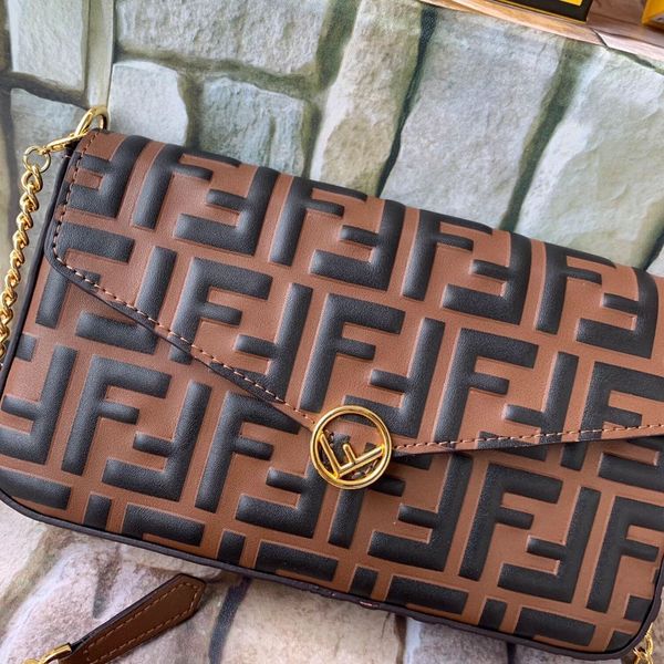 new women's one-shoulder bag 7a high-end custom quality diagonal cross bag fashion style gold metal accessories with detachable long sh
new women's one-shoulder bag 7a high-end custom quality diagonal cross bag fashion style gold metal accessories with detachable long sh