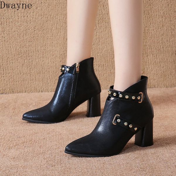 2020 autumn and winter new female thick with pointed pointed wild short belt buckle rivet boots, Black
2020 autumn and winter new female thick with pointed pointed wild short belt buckle rivet boots, Black