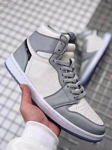 wholesale 2020 new og grey white jumpman i 1s men women high basketball shoes retro outdoor trainers good quality size 36-45, Black
wholesale 2020 new og grey white jumpman i 1s men women high basketball shoes retro outdoor trainers good quality size 36-45, Black