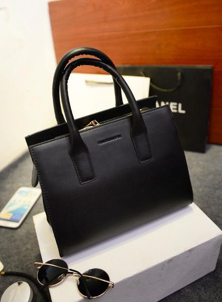 осень / зима новая женская сумка простой ретро мода портативный сумка посыльного стиль
осень / зима новая женская сумка простой ретро мода портативный сумка посыльного стиль