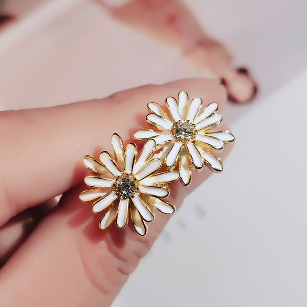 new fashion daisy beautiful jewelry elegant flower stud earrings for women gift simple style daisy statement earrings, Golden;silver
new fashion daisy beautiful jewelry elegant flower stud earrings for women gift simple style daisy statement earrings, Golden;silver