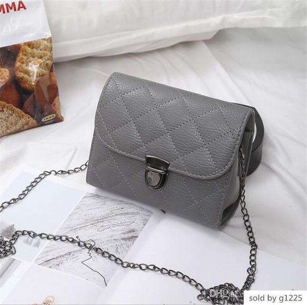 factory wholesale 2019 new handbag cross pattern synthetic leather shell chain shoulder messenger bag fashionista 05
factory wholesale 2019 new handbag cross pattern synthetic leather shell chain shoulder messenger bag fashionista 05
