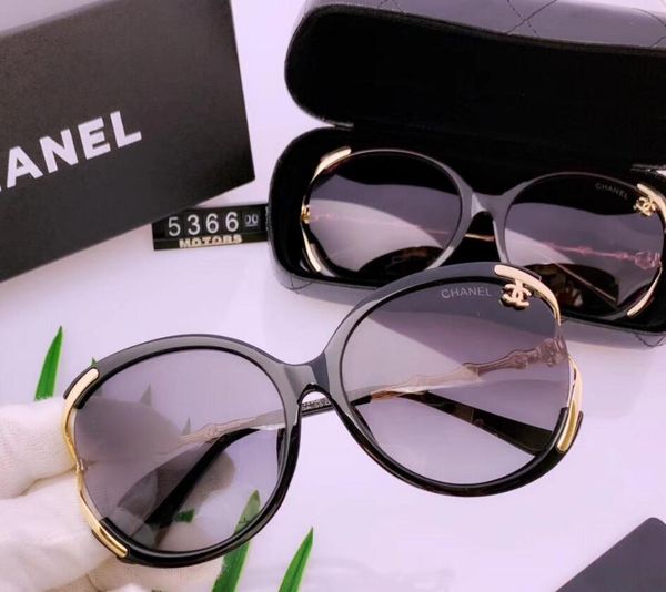 2019 new female polarized sunglasses casual new style glasses texture super personality with box full set, Black
2019 new female polarized sunglasses casual new style glasses texture super personality with box full set, Black