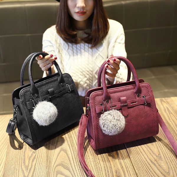 yuhua, 2019 new woman fashion handbags, trend messenger bag, korean version women bag, leisure hair ball ornaments flap. t200102
yuhua, 2019 new woman fashion handbags, trend messenger bag, korean version women bag, leisure hair ball ornaments flap. t200102