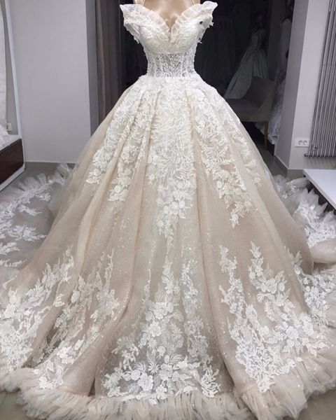 luxury champagne off shoulder lace appliqued ball gown wedding dress vinathe open back saudi arabia dubai long sleeves bridal gown, White
luxury champagne off shoulder lace appliqued ball gown wedding dress vinathe open back saudi arabia dubai long sleeves bridal gown, White