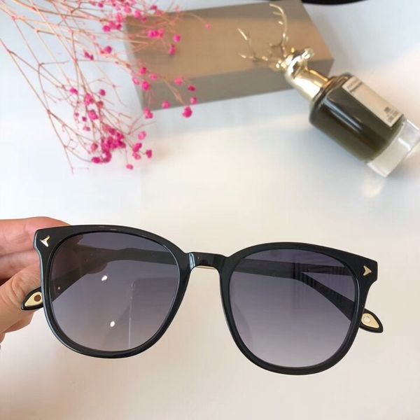 latest selling popular fashion 7101 women sunglasses mens sunglasses men sunglasses gafas de sol sun glasses uv400 lens with box, White;black
latest selling popular fashion 7101 women sunglasses mens sunglasses men sunglasses gafas de sol sun glasses uv400 lens with box, White;black
