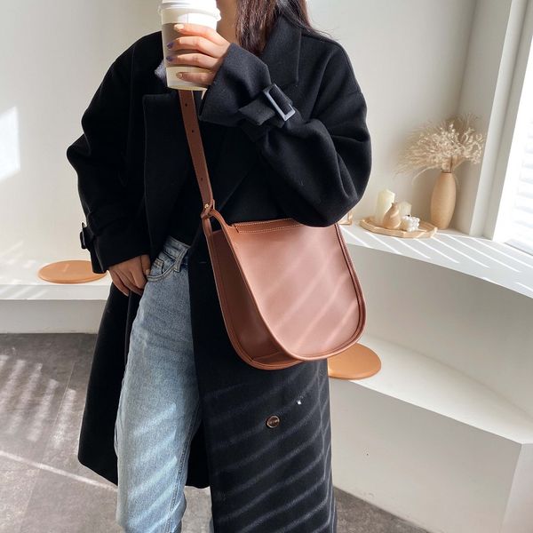 fashion pu leather crossbags for women 2019 quality shoulder saddle bags solid color lady travel purses and handbags
fashion pu leather crossbags for women 2019 quality shoulder saddle bags solid color lady travel purses and handbags