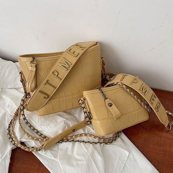 high-end women's bag 2019 new korean version of the chain personality wild shoulder messenger bag fashion handbag
high-end women's bag 2019 new korean version of the chain personality wild shoulder messenger bag fashion handbag