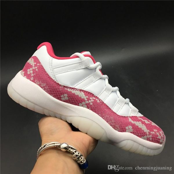 2019 new 11 low wmns pink snakeskin basketball shoes men women 11s white real carbon fiber athletic shoes with box ah7860-106
2019 new 11 low wmns pink snakeskin basketball shoes men women 11s white real carbon fiber athletic shoes with box ah7860-106
