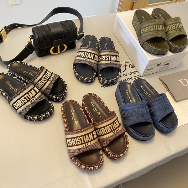 Explosive women's DWAY WEDGE SLIDE sandals Blue Oblique Embroidered Cotton platform shoes Dway mule is an iconic embroidered slippers
Explosive women's DWAY WEDGE SLIDE sandals Blue Oblique Embroidered Cotton platform shoes Dway mule is an iconic embroidered slippers