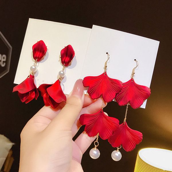 fashion simple 925 silver needle ladies earrings elegant red rose petals earrings personality korean version of the ear hook
fashion simple 925 silver needle ladies earrings elegant red rose petals earrings personality korean version of the ear hook