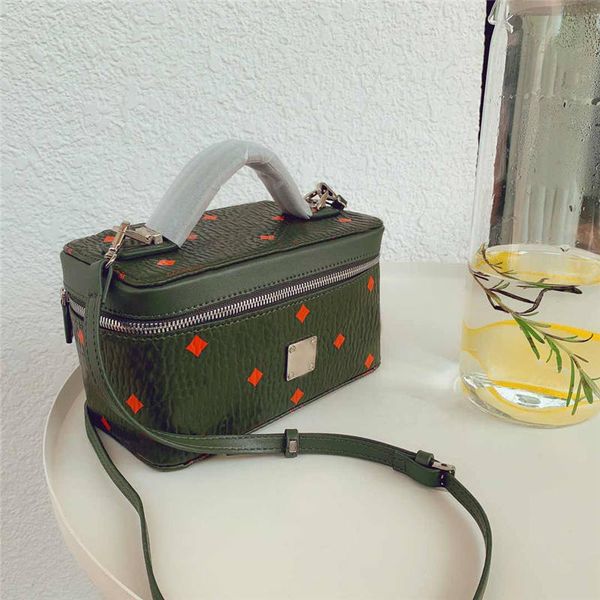 2019 brand fashion designer woman bags Fashion classic makeup case romantic retro art style hand bag
2019 brand fashion designer woman bags Fashion classic makeup case romantic retro art style hand bag