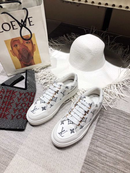 high-end luxury women's retro party casual shoes outdoor sports jogging shoes platform triple women's shoes fashion design brand r, Black
high-end luxury women's retro party casual shoes outdoor sports jogging shoes platform triple women's shoes fashion design brand r, Black