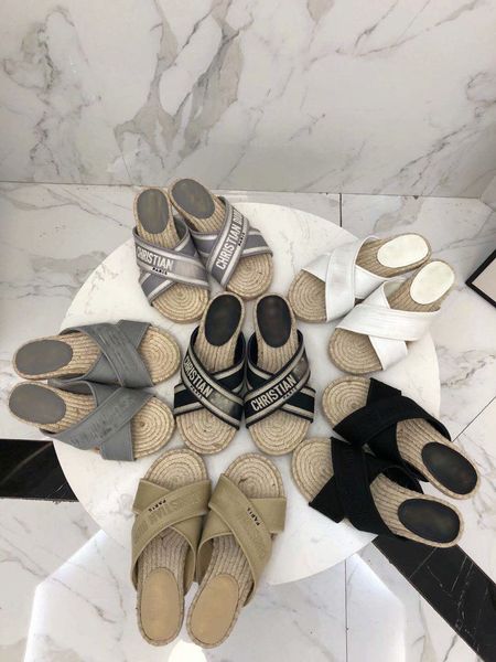 2020 women summer new slippers pattern jacquard embroidery fisherman shoes fashion classic design comfortable wild sandals size 35-40, Black
2020 women summer new slippers pattern jacquard embroidery fisherman shoes fashion classic design comfortable wild sandals size 35-40, Black