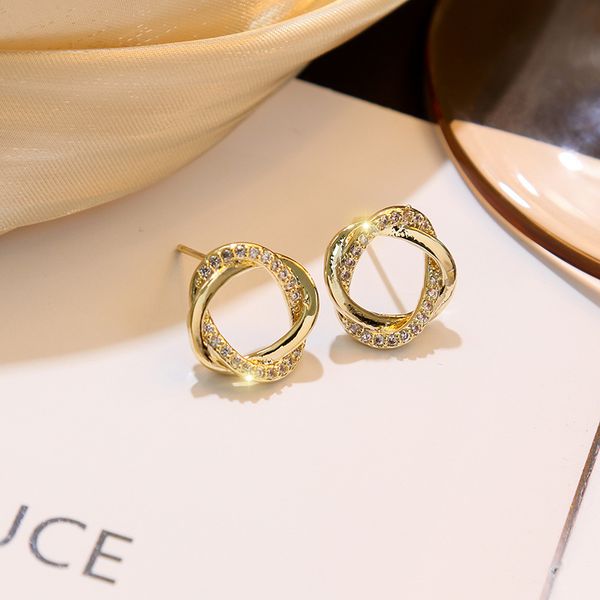 2020 new french exquisite simple rhinestones circle silver needle stud earrings temperament fashion ladies accessories jewelry, Golden;silver
2020 new french exquisite simple rhinestones circle silver needle stud earrings temperament fashion ladies accessories jewelry, Golden;silver