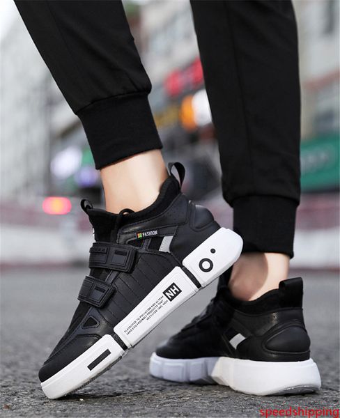 2020 fashion designer shoes triple s sneakers cool sole stitching wild sneakers three color men running outdoor shoes
2020 fashion designer shoes triple s sneakers cool sole stitching wild sneakers three color men running outdoor shoes