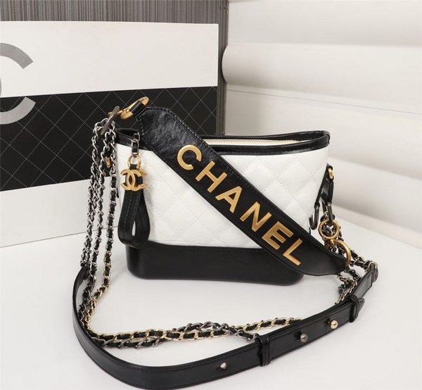 new style high-end luxury diagonal messenger bag shoulder bag handbag purse triple fashion designer classic women bag size 20 * 15 * 4cm
new style high-end luxury diagonal messenger bag shoulder bag handbag purse triple fashion designer classic women bag size 20 * 15 * 4cm