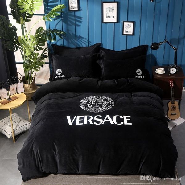 brand design letter print bedding set american style print duvet cover set lifelike bedclothes with pillowcase bed home textiles 333
brand design letter print bedding set american style print duvet cover set lifelike bedclothes with pillowcase bed home textiles 333