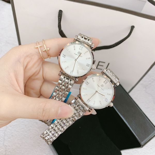 sell relogio feminino fashion style women wristwatch stainlesssteel bracelet chain lady watch luxury quartz watch for party high quality, Slivery;brown
sell relogio feminino fashion style women wristwatch stainlesssteel bracelet chain lady watch luxury quartz watch for party high quality, Slivery;brown