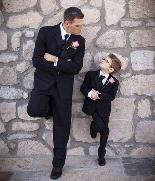 custom made black wedding tuxedos for boy slim fit little boy suit three pieces groomsmen suit (jacket+pants+vest)
custom made black wedding tuxedos for boy slim fit little boy suit three pieces groomsmen suit (jacket+pants+vest)