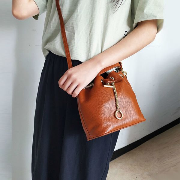 2020 новый стиль кожаная сумка сумка ретро креста тела сумка mini chain bucket 
2020 новый стиль кожаная сумка сумка ретро креста тела сумка mini chain bucket