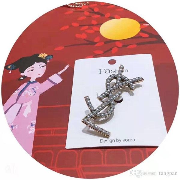 19 new diamond-studded pearl letter brooch women's high-grade temperament simple fashion wild big-name sweater coat pin accessories, Gray
19 new diamond-studded pearl letter brooch women's high-grade temperament simple fashion wild big-name sweater coat pin accessories, Gray