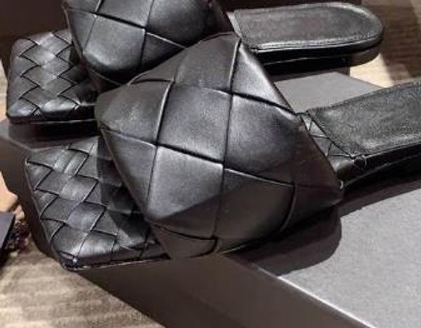 designer-or weave the plaid pattern square head genuine leather flat base slippers with box 35-40, Black
designer-or weave the plaid pattern square head genuine leather flat base slippers with box 35-40, Black