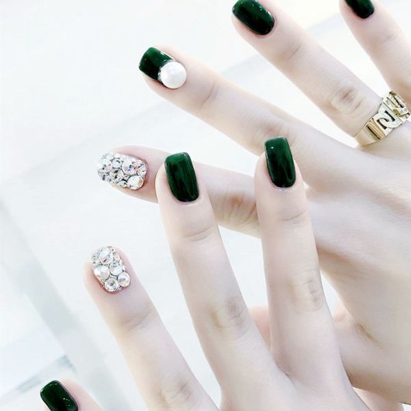 24pcs/set green full diamond false nails white pre-design short round head full cover nail tips fnished nail art, Red;gold
24pcs/set green full diamond false nails white pre-design short round head full cover nail tips fnished nail art, Red;gold