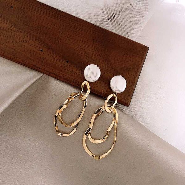2020 new vintage shell pearl irregular gold color metal geometric long stud earrings for woman girls fashion party jewelry, Golden;silver
2020 new vintage shell pearl irregular gold color metal geometric long stud earrings for woman girls fashion party jewelry, Golden;silver