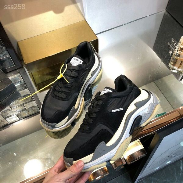 2020 new fashionable paris leisure luxury sneaker casual shoes for men's women beige black sports personality shoe size 35-45
2020 new fashionable paris leisure luxury sneaker casual shoes for men's women beige black sports personality shoe size 35-45