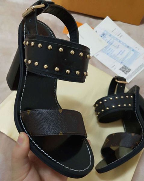 woman slippers sandals designer shoes high heel sandals flip flops fashion sandals with box size:35-40 l1807, Black
woman slippers sandals designer shoes high heel sandals flip flops fashion sandals with box size:35-40 l1807, Black