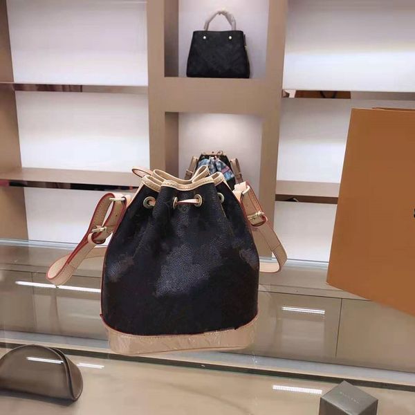 female 2020 new fashionable joker mini bucket bag shoulder his mobile phone small draw string handbag drawstring messenger luxury handbag
female 2020 new fashionable joker mini bucket bag shoulder his mobile phone small draw string handbag drawstring messenger luxury handbag
