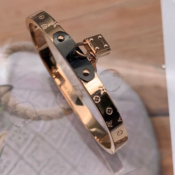 new famous deluxe brand large 316 l stainless steel 19cm lock key love bracelets bangles men women 18k gold silver rose wedding jewelry, Black
new famous deluxe brand large 316 l stainless steel 19cm lock key love bracelets bangles men women 18k gold silver rose wedding jewelry, Black