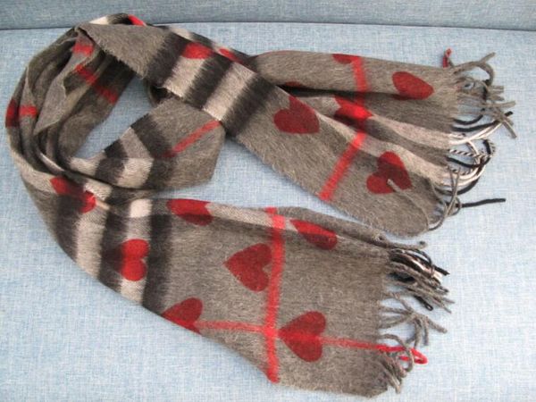 2020 popular fashion brand design warm and comfortable men and women universal autumn and winter love plaid wool scarf of transport cos, Blue;gray
2020 popular fashion brand design warm and comfortable men and women universal autumn and winter love plaid wool scarf of transport cos, Blue;gray