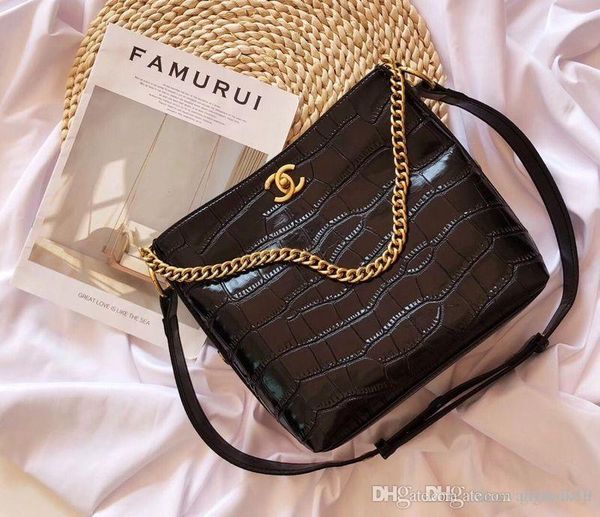 2020 fashion women handbags ladies design solid color alphabet embroidery bracelet wallet leather chain bag crossbody bags b035
2020 fashion women handbags ladies design solid color alphabet embroidery bracelet wallet leather chain bag crossbody bags b035