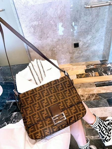Spring and ummer 2019 new cowhide guangzhou women 039 bag lei ure fried cowhide bag hand held bill of ladie bag with lanting houlder
Spring and ummer 2019 new cowhide guangzhou women 039 bag lei ure fried cowhide bag hand held bill of ladie bag with lanting houlder
