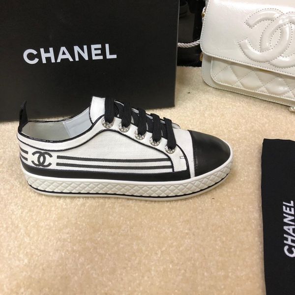 French new white ladie flat hoe outdoor ladie port hoe leather fabric women 039 hoe original box packaging invoice fa t deliver
French new white ladie flat hoe outdoor ladie port hoe leather fabric women 039 hoe original box packaging invoice fa t deliver