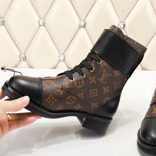 2019 fashion autumn and winter european and american leather martin boots foreign style round head short female knight boots thick bottom, Black
2019 fashion autumn and winter european and american leather martin boots foreign style round head short female knight boots thick bottom, Black