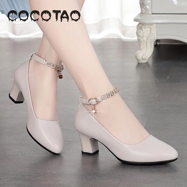 2019 spring and autumn new soft-soled medium-heeled women's shoes 32, Black
2019 spring and autumn new soft-soled medium-heeled women's shoes 32, Black