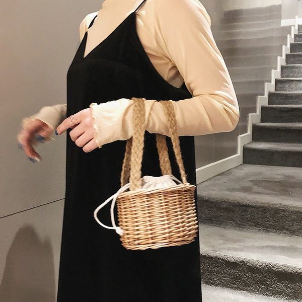 handbags round tote bags for women 2019 summer new ladies beach bag small handmade bamboo travling bags
handbags round tote bags for women 2019 summer new ladies beach bag small handmade bamboo travling bags