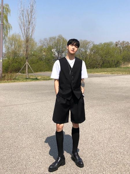 men's vests 2021 summer thin hair stylist trend loose vest jacket catwalk black fashion korean suit men, Black;white
men's vests 2021 summer thin hair stylist trend loose vest jacket catwalk black fashion korean suit men, Black;white