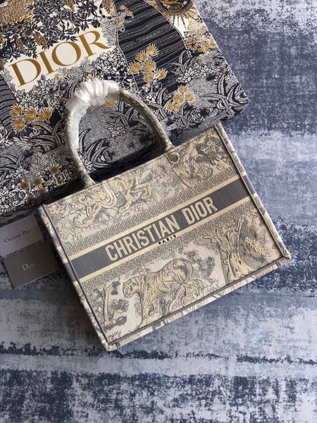 новая женская хозяйственная сумка 7a high-end custom quality handbag fashion style будет элегантным темпераментом и повседневным стилем
новая женская хозяйственная сумка 7a high-end custom quality handbag fashion style будет элегантным темпераментом и повседневным стилем