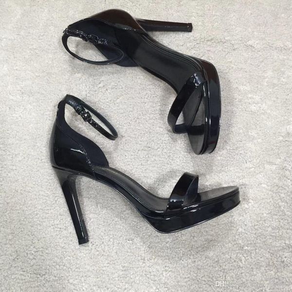 2020 fashion women designer sandals slippers designer flip flops women sandals designer womens high heels shoes size 35-41 -176, Black
2020 fashion women designer sandals slippers designer flip flops women sandals designer womens high heels shoes size 35-41 -176, Black