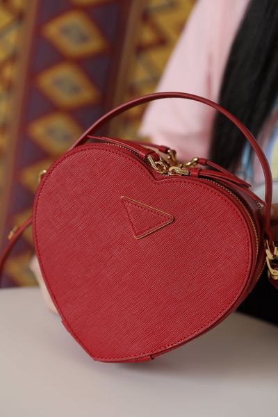 luxury designer handbags red cross body women genuine leather classic simple messenger bag leather flap bag
luxury designer handbags red cross body women genuine leather classic simple messenger bag leather flap bag