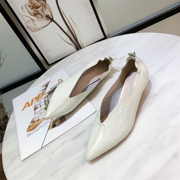 new pointy mid-heel 3cm women's shoes v-neck design elastic toe cover small shoes leather versatile professional women's shoes box, Black
new pointy mid-heel 3cm women's shoes v-neck design elastic toe cover small shoes leather versatile professional women's shoes box, Black