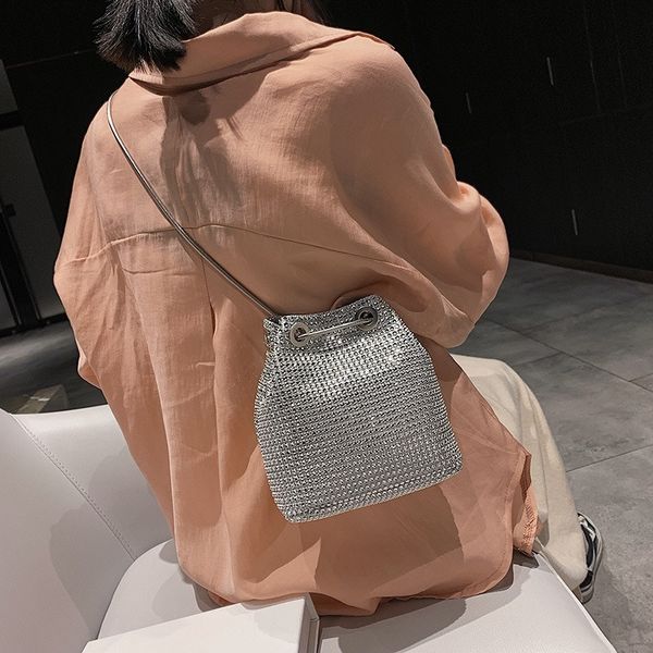2020 new women's shoulder bag fashion bright diamond ladies shoulder bag korean version of simple ladies crossbody
2020 new women's shoulder bag fashion bright diamond ladies shoulder bag korean version of simple ladies crossbody