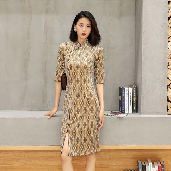 shanghai story half sleeve chinese women's dress velvet cheongsam knee length qipao for autumn winter, Red
shanghai story half sleeve chinese women's dress velvet cheongsam knee length qipao for autumn winter, Red