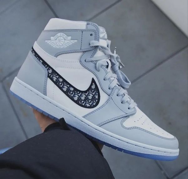 nike dior косого air jordan 1 jumpman дизайн баскетбольная обувь aj 1 низких кроссовки мужчины женщина серых белых трейнеры обуви chaussure
nike dior косого air jordan 1 jumpman дизайн баскетбольная обувь aj 1 низких кроссовки мужчины женщина серых белых трейнеры обуви chaussure